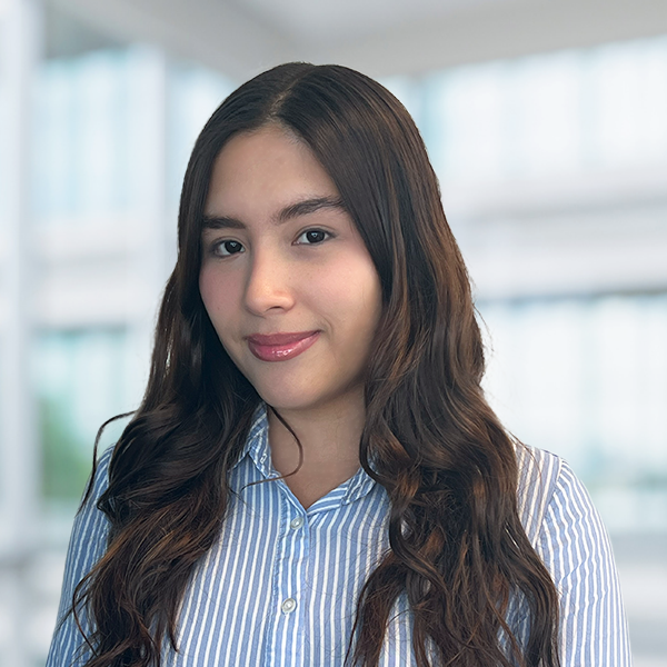 Headshot of Ariana Flores