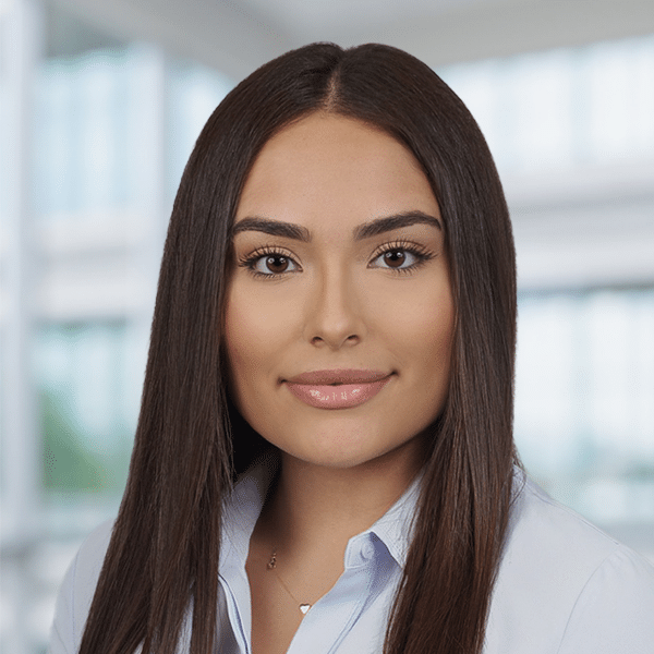 Gabriela Gonzalez Headshot