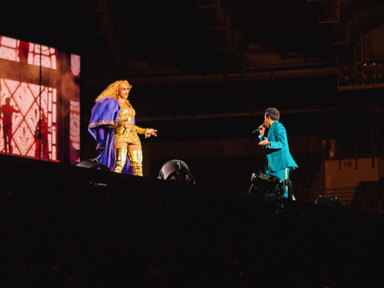 Beyonce and Jay-z performing